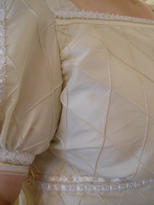 gown_detail
