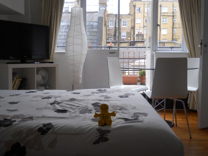 Squidgeworth makes himself at home at our rental flat near Baker Street
