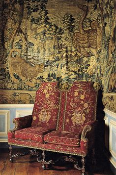 Unusual settee in the Yellow Bedroom